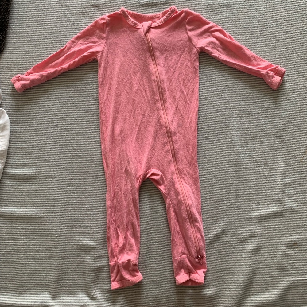 Kyte Baby Zippered Footie in Rose. 18-24 months.